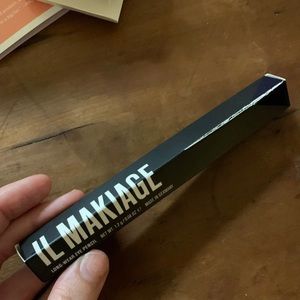 IL Makiage precise matte eyeliner in color “Hero”